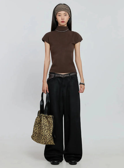 chic-high-neck-knit-top-io530 / Brown