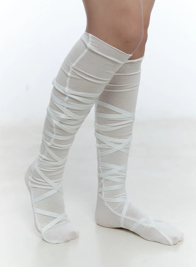 ribbon-strap-knee-length-socks-cu527 / White