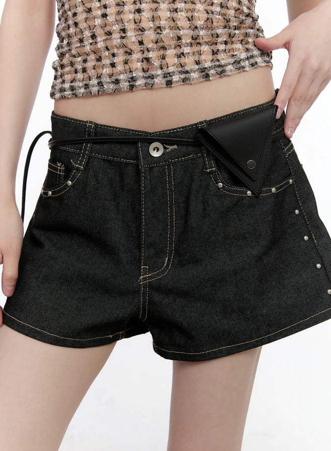 chic-triangle-belt-bag-cl504 / Black