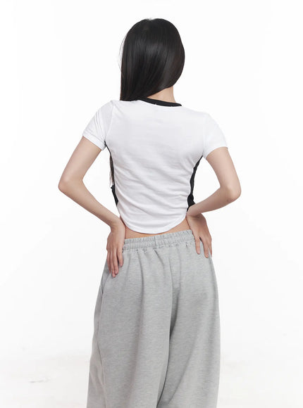 two-tone-graphic-crop-top-cu517