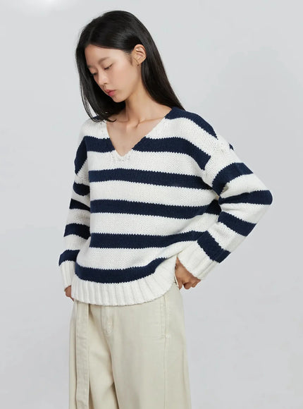 Striped V-neck Sweater IO530
