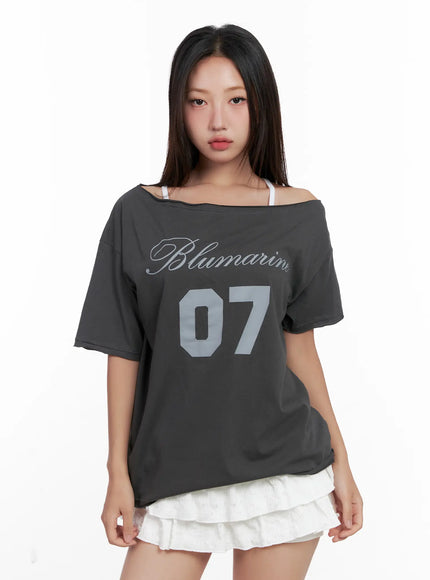 casual-off-shoulder-graphic-tee-cl518 / Dark gray
