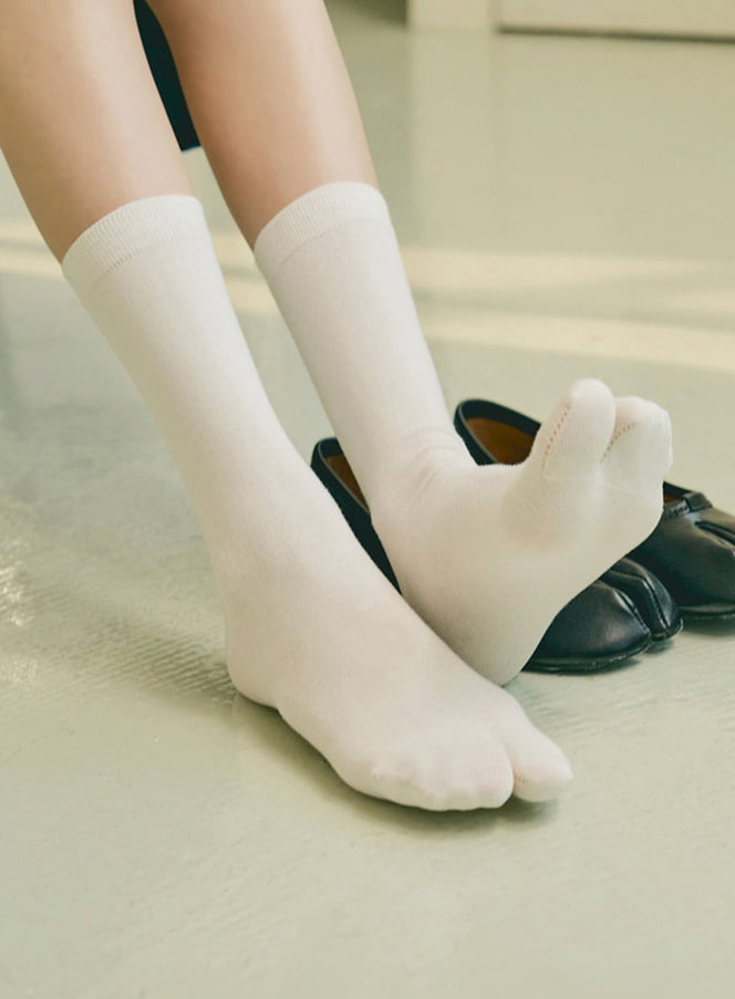 miu-flowing-curve-socks-ia529