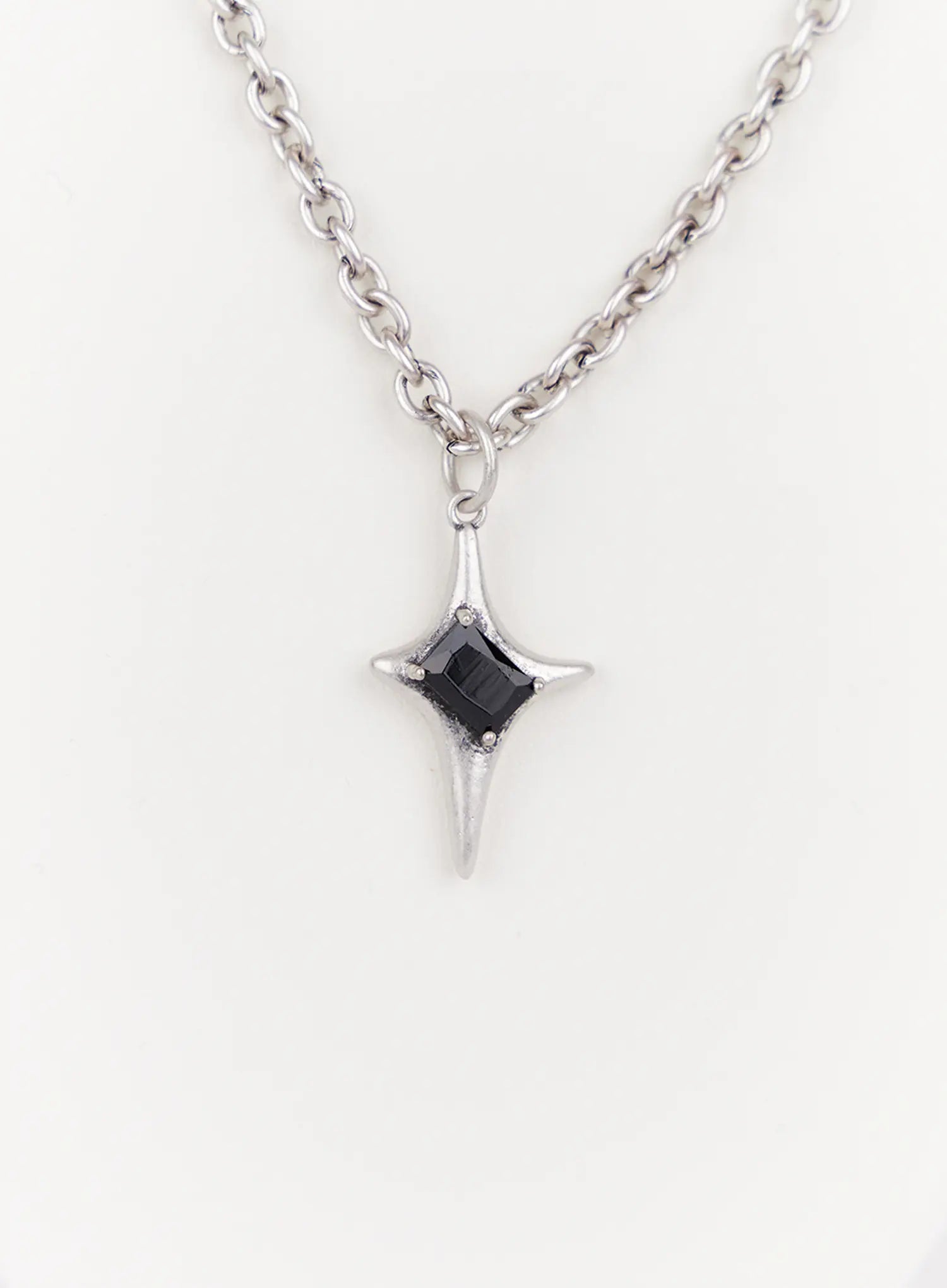 dark-star-cross-chain-necklace-in514 / Silver