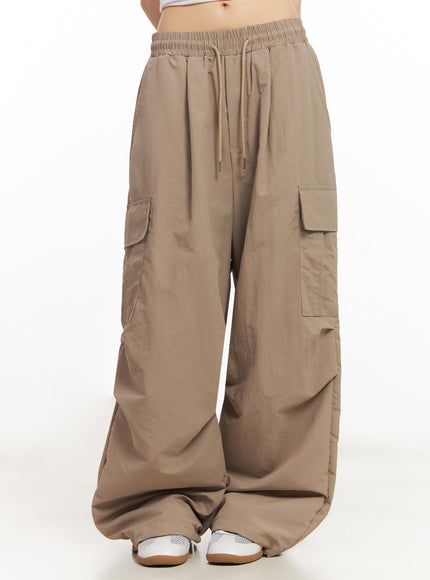 cargo-wide-leg-windbreaker-pants-iy502 / Beige