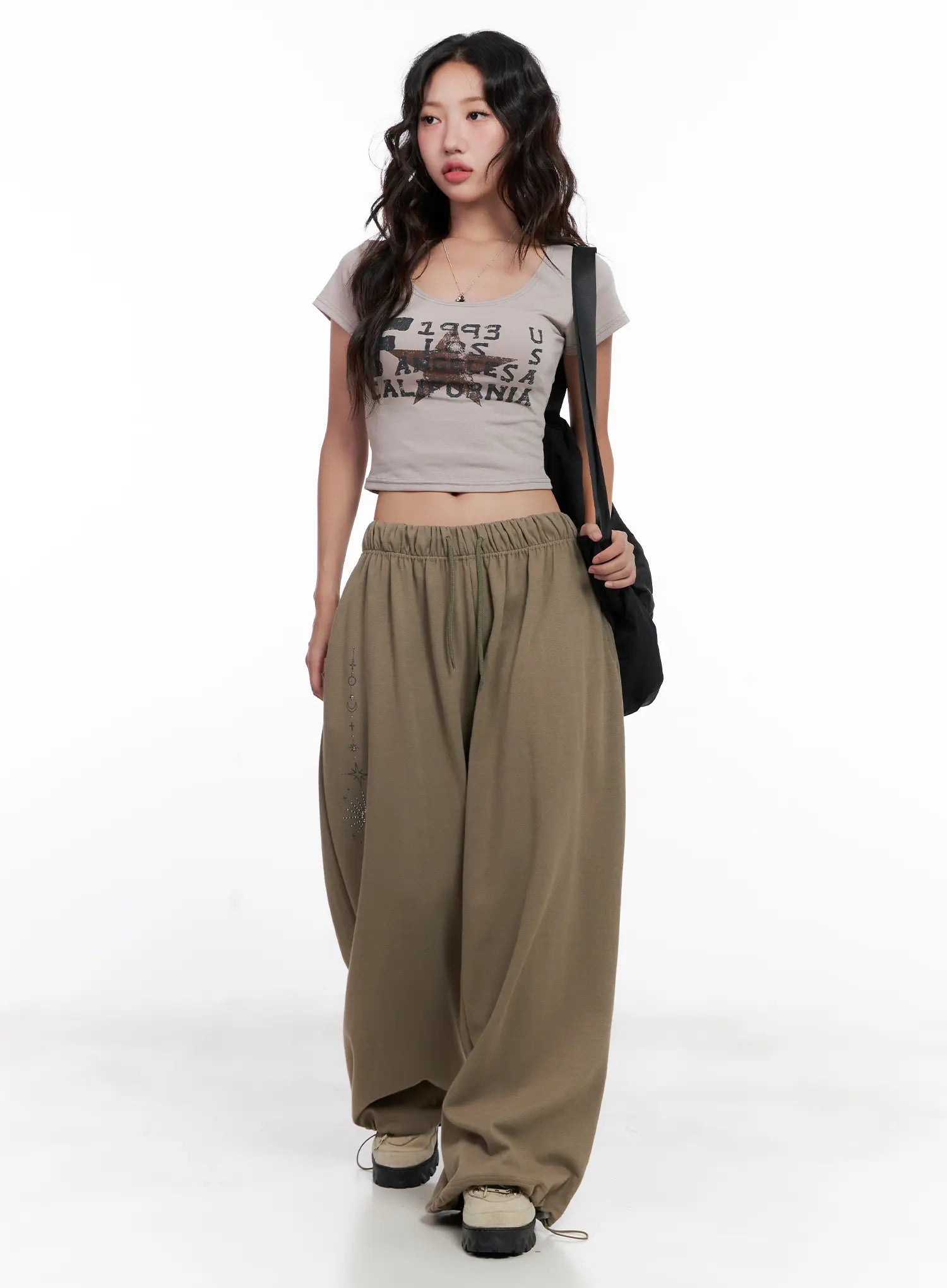 graphic-u-neck-cropped-tee-cl518 / Beige