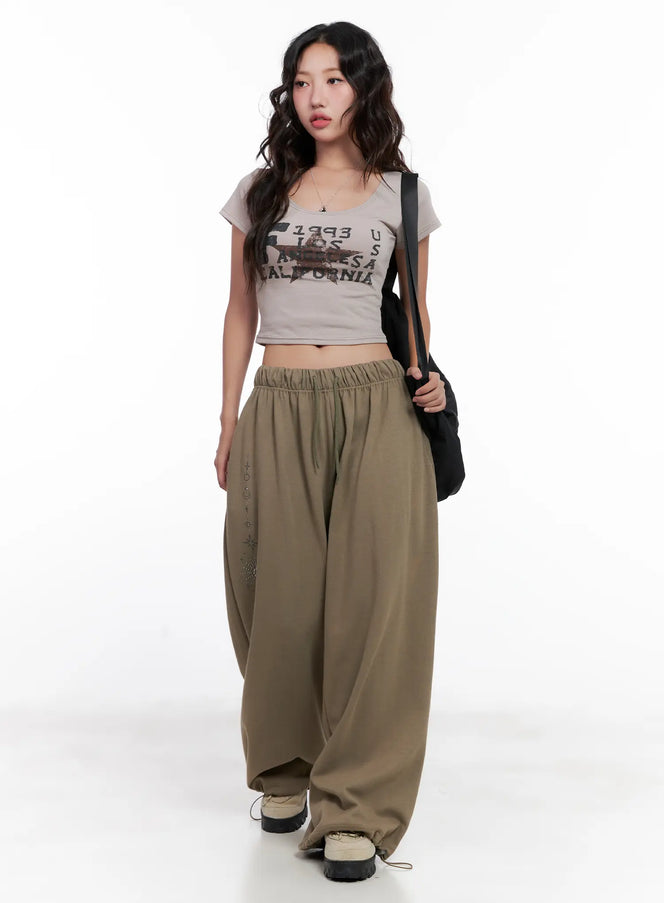 graphic-u-neck-cropped-tee-cl518 / Beige