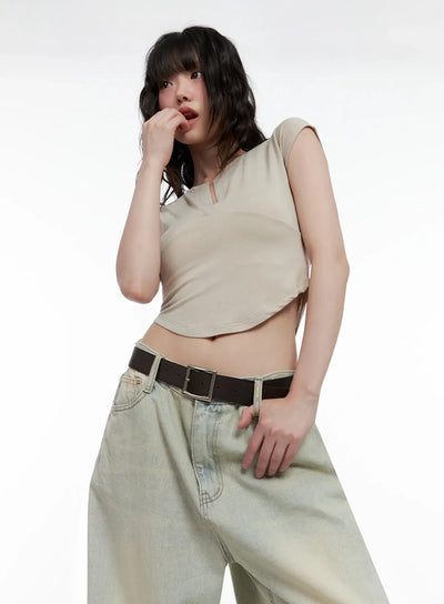 minimalist-v-neck-crop-top-il531 / Beige