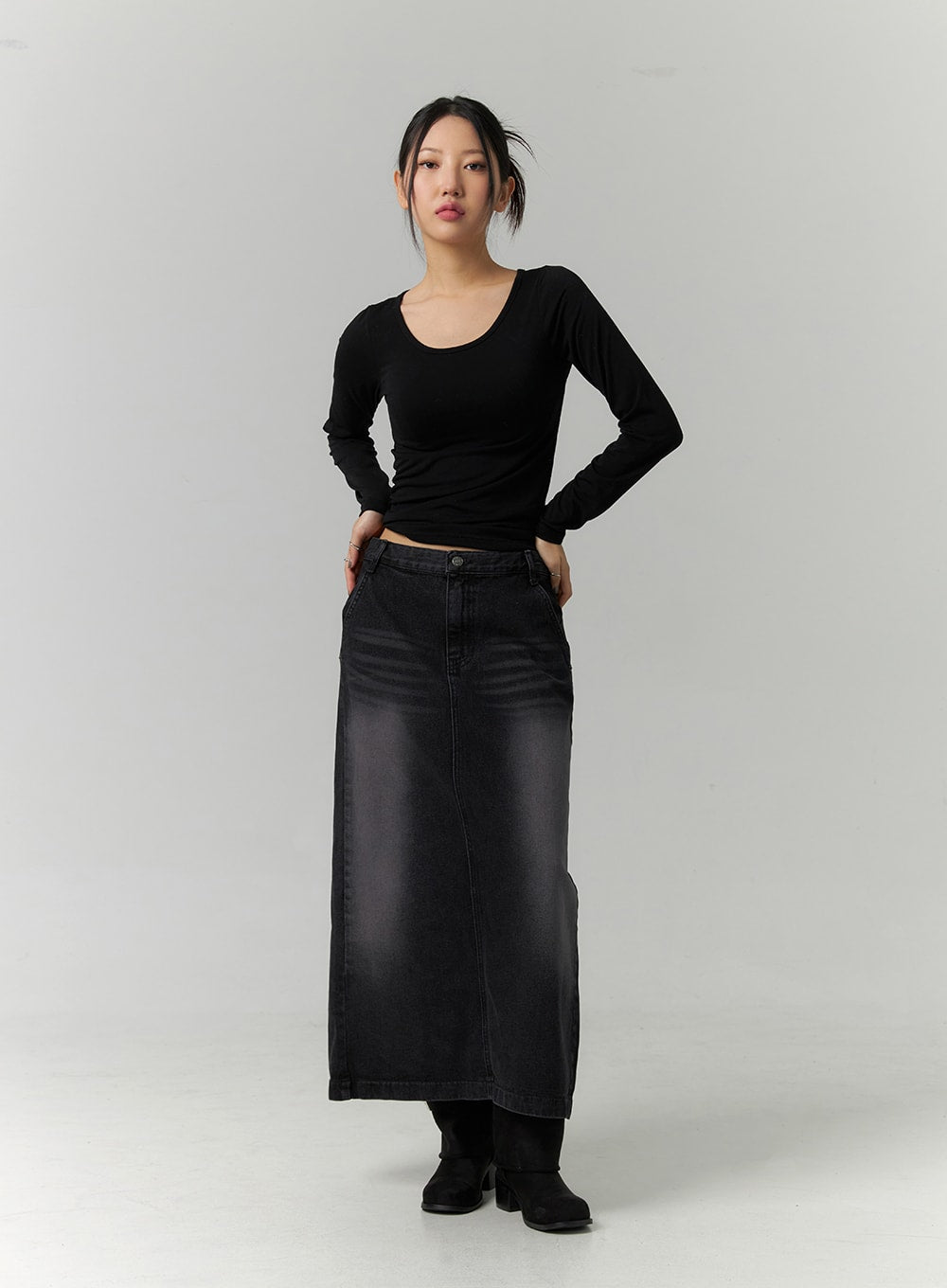 washed-denim-maxi-skirt-cn324 / Black