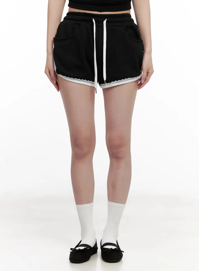 contrast-lace-trim-shorts-cl516 / Black