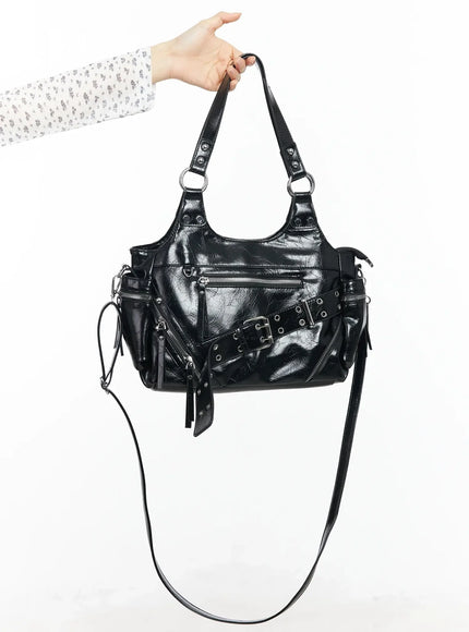 studded-belt-strap-faux-leather-shoulder-bag-im506 / Black