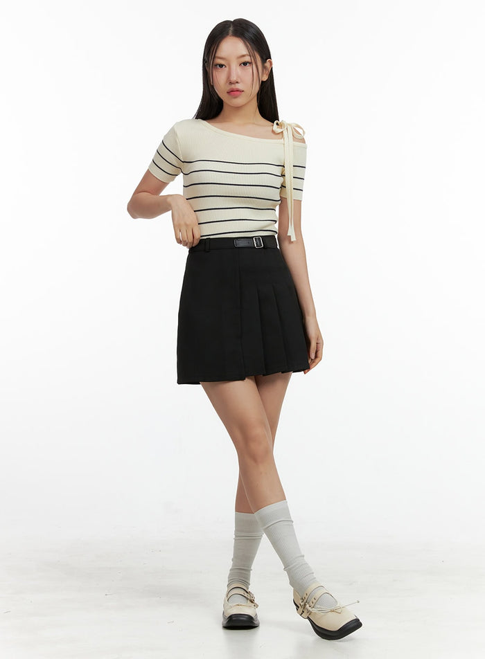 belted-pleated-mini-skirt-ou407 / Black