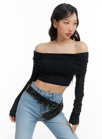 off-shoulder-long-sleeve-crop-top-cm420 / Black