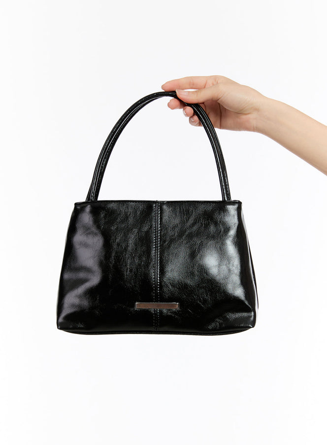 faux-leather-square-shoulder-bag-iu509 / Black