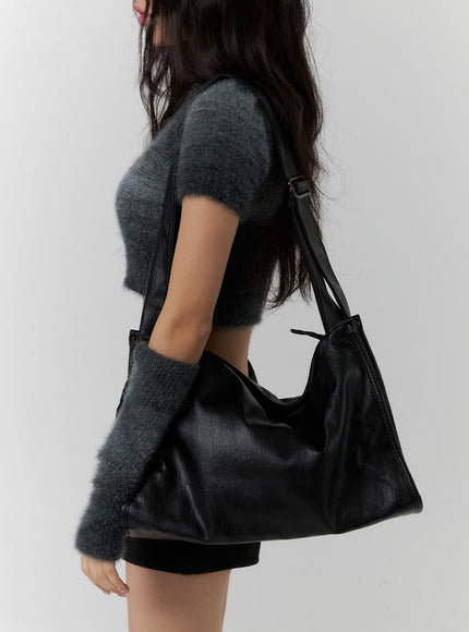 square-faux-leather-shoulder-bag-cd318 / Black