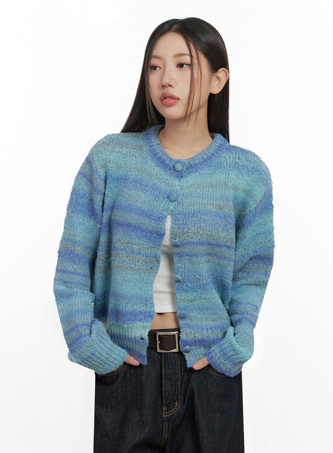 gradient-buttoned-sweater-in415 / Blue