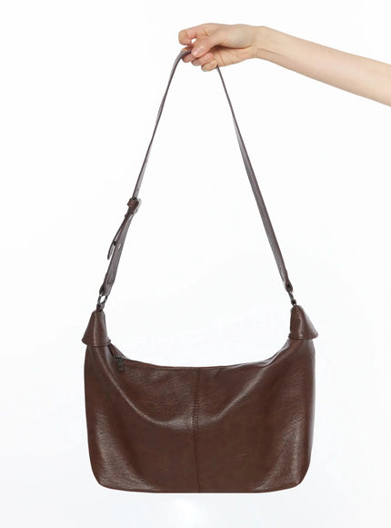square-faux-leather-crossbody-bag-iy526 / Brown