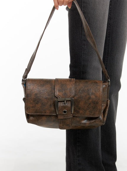 buckle-washed-faux-leather-shoulder-bag-ca403 / Brown