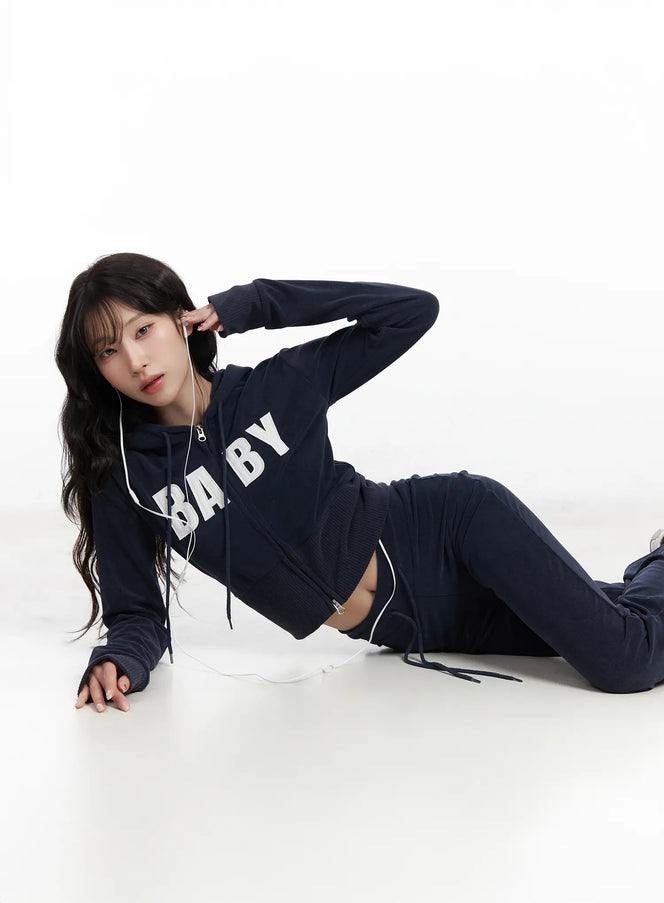 velour-cropped-long-sleeve-graphic-hoodie-cj526 / Dark blue