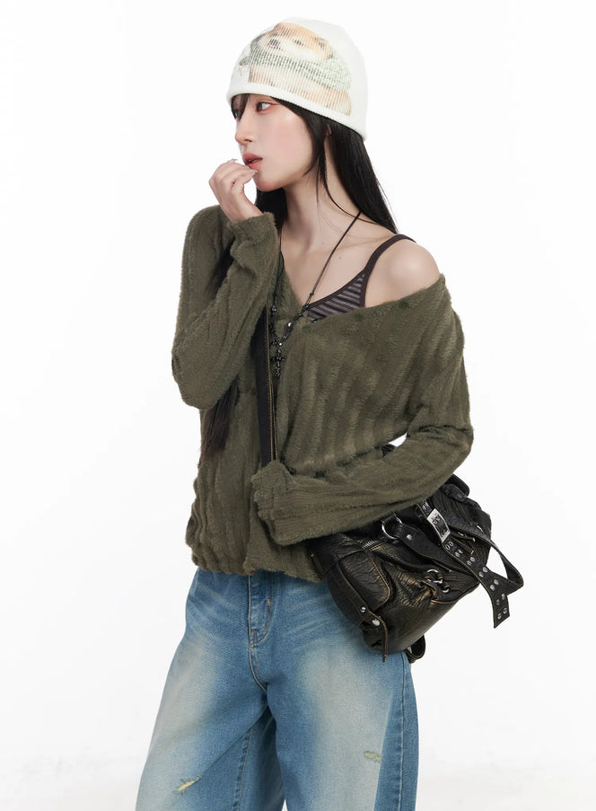 v-neck-knit-sweater-cf523 / Dark green