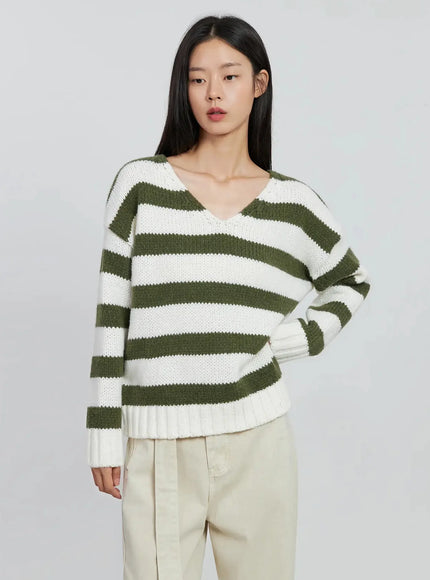 striped-v-neck-sweater-io530 / Dark green