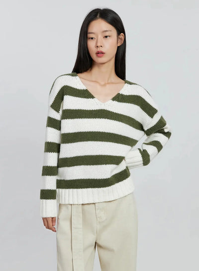 striped-v-neck-sweater-io530 / Dark green