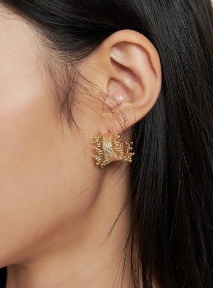 modern-chic-statement-earrings-is515 / Gold