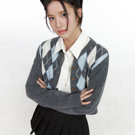 long-sleeve-argyle-cardigan-on404 / Gray