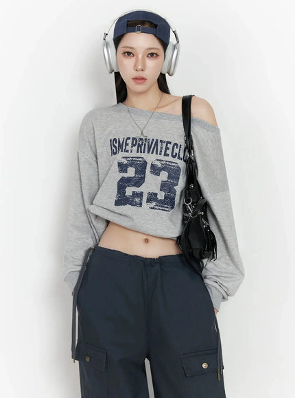 Wide Neck Numeral Graphic Sweatshirt IJ528