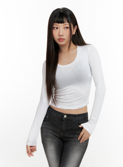 u-neck-slim-fit-long-sleeve-crop-top-cn406 / Light beige