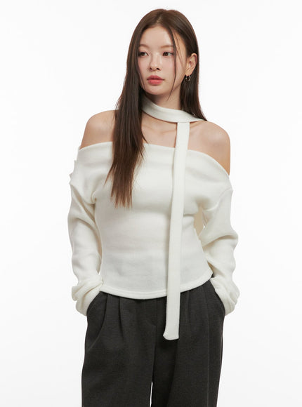 long-sleeve-off-shoulder-blouse-od417 / Light beige