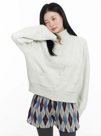 mock-neck-buttoned-knit-cardigan-cj520 / Light beige
