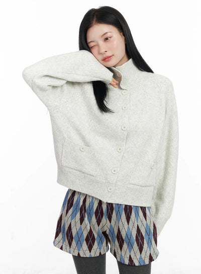 mock-neck-buttoned-knit-cardigan-cj520 / Light beige