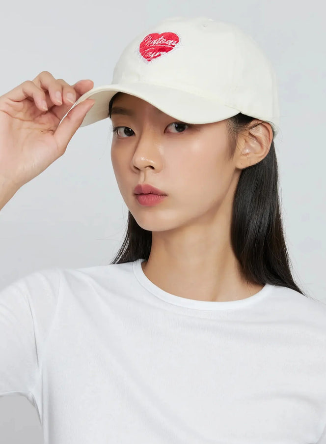chich-heart-embroidered-cap-in507 / Light beige