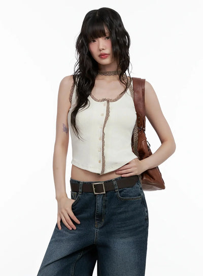 embroidered-lace-trim-tank-top-il531 / Light beige