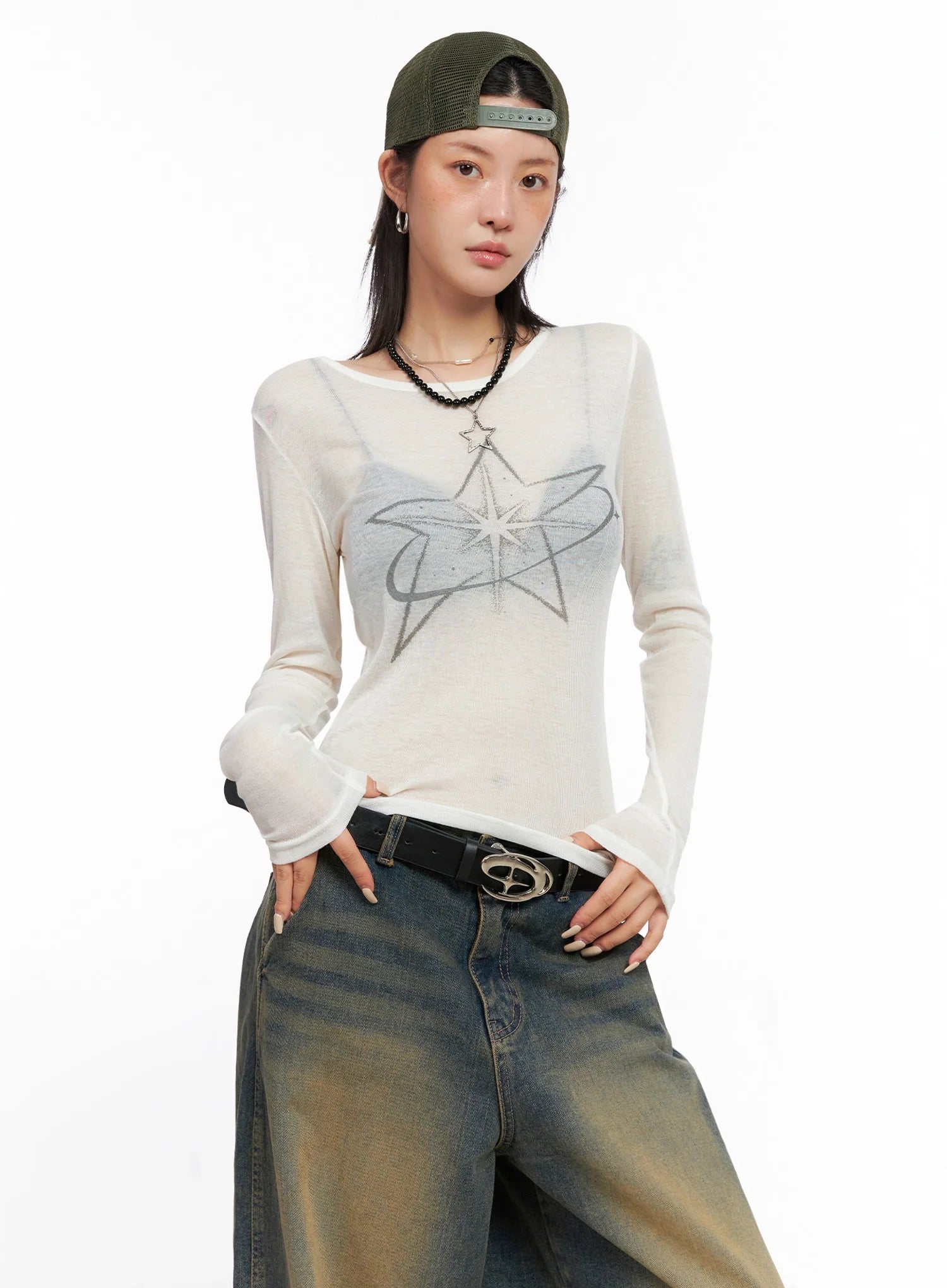 sheer-star-graphic-long-sleeve-top-is508 / Light beige