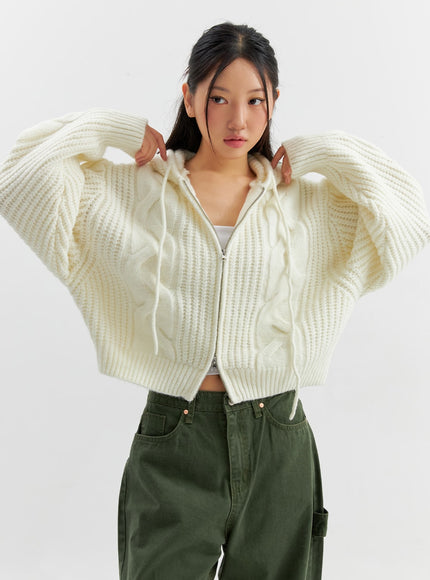 cable-knit-hooded-zip-up-sweater-co306 / Light beige