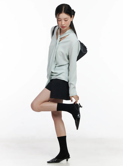 elegant-v-neck-scarf-blouse-cj519 / Light green