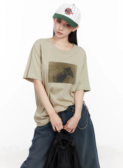 oversized-graphic-print-t-shirt-cm519 / Light green