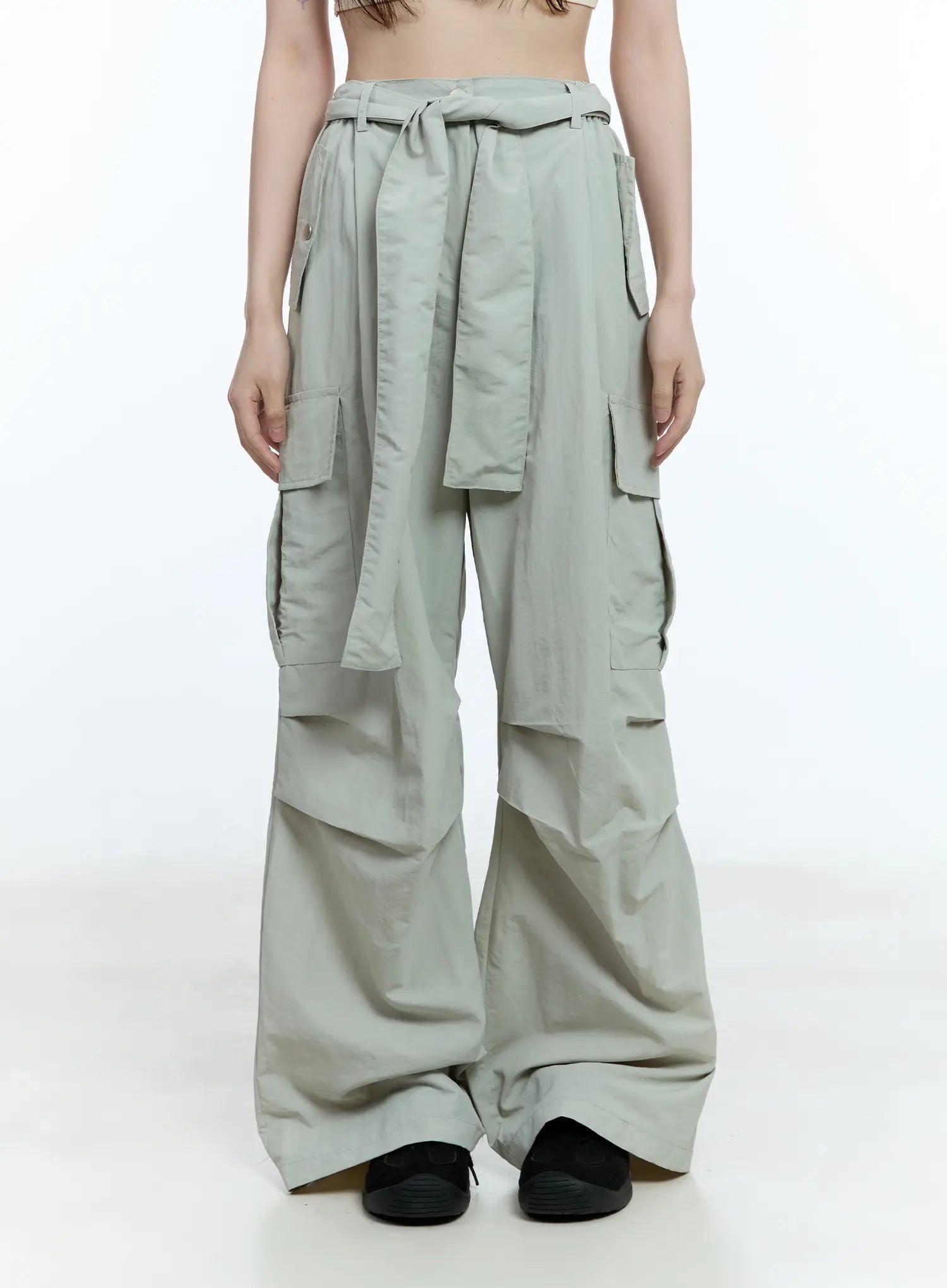 pintuck-nylon-wide-leg-cargo-pants-cy514 / light gray