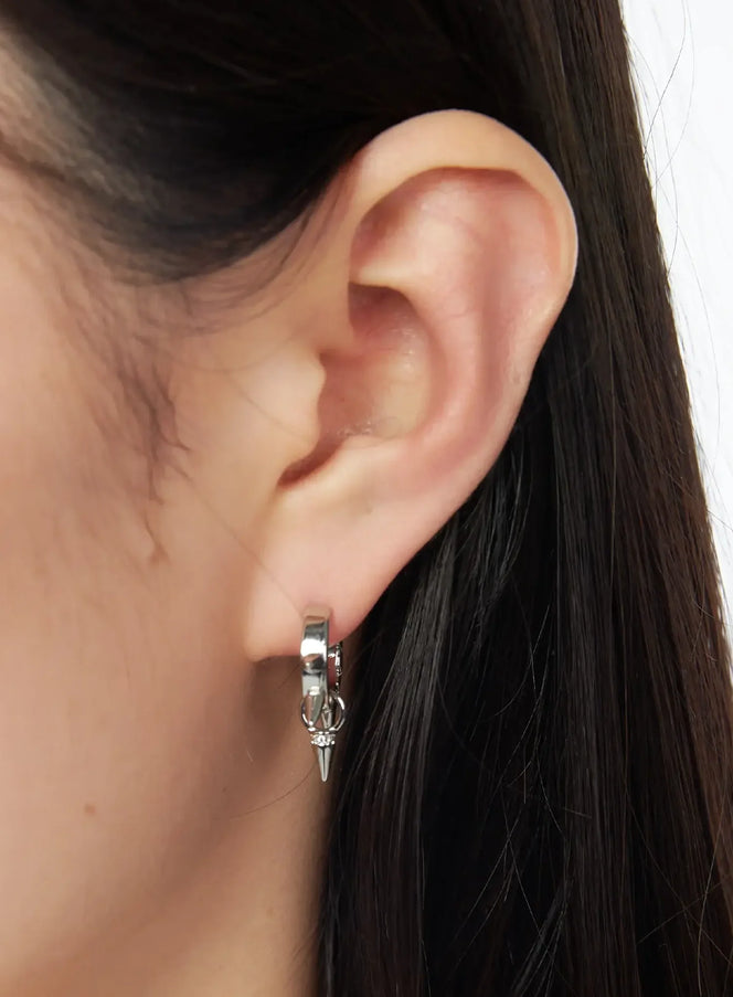 metallic-spike-hoop-earrings-iy520 / Silver