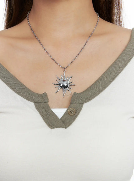 silver-sun-pendant-necklace-cs505 / Silver