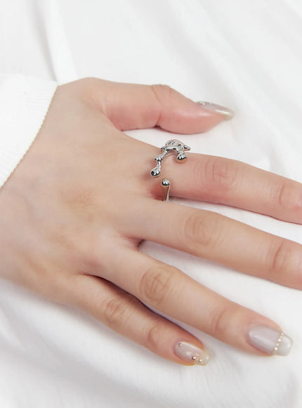 twisted-knot-ring-cf525 / Silver