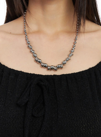 bold-metallic-bead-necklace-cd522 / Silver