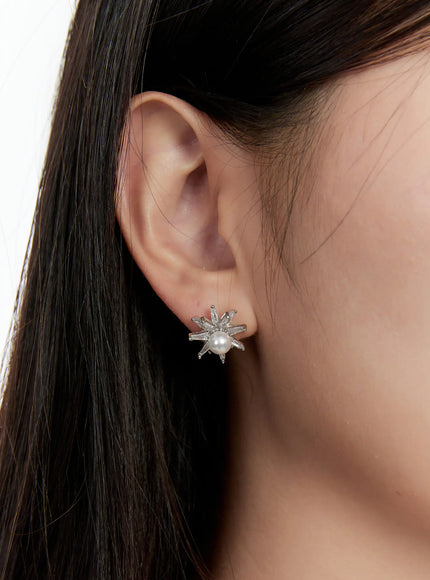 radiant-sun-faux-pearl-stud-earrings-cs518 / Silver