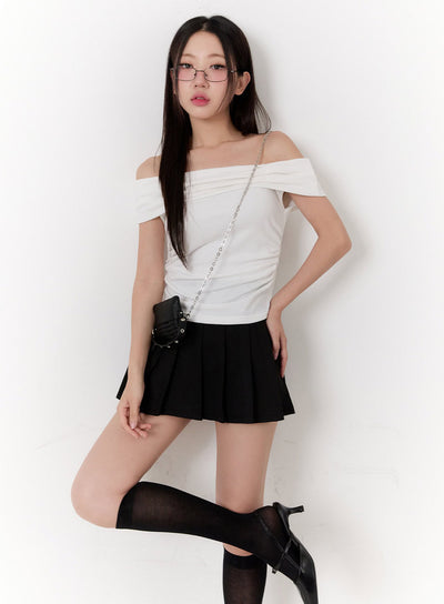 ribbon-shirred-off-shoulder-top-iu503 / White