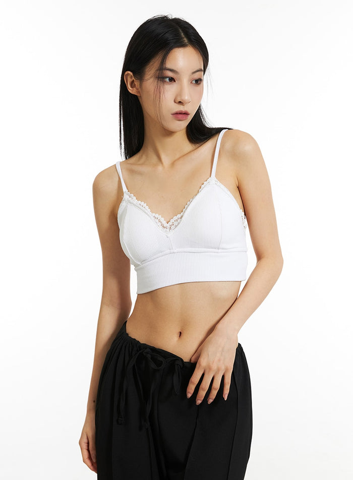 lace-v-neck-crop-cami-in308 / White