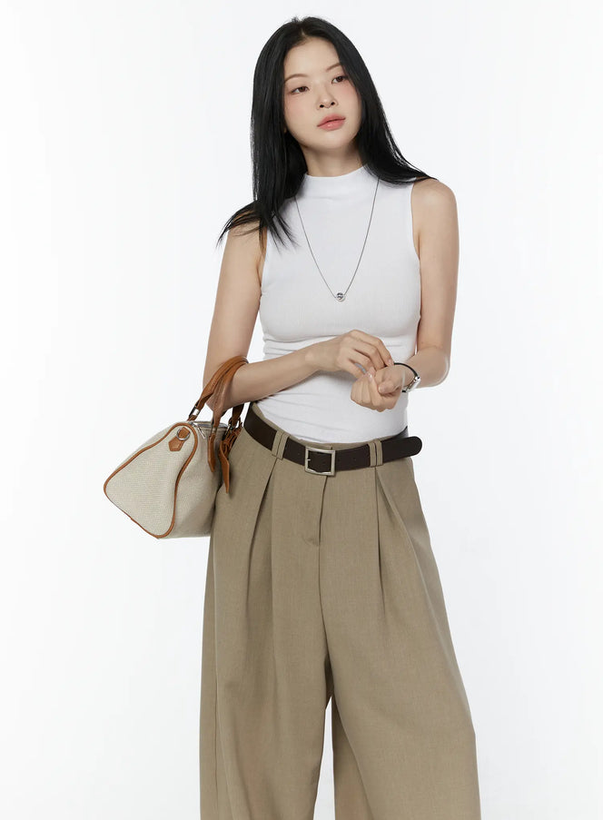 ribbed-mock-neck-sleeveless-top-iu503 / White