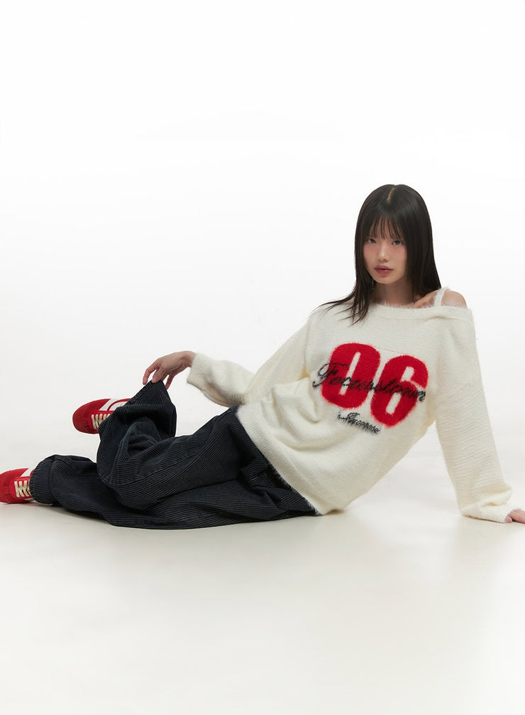 one-shoulder-graphic-fuzzy-sweater-cd425 / White