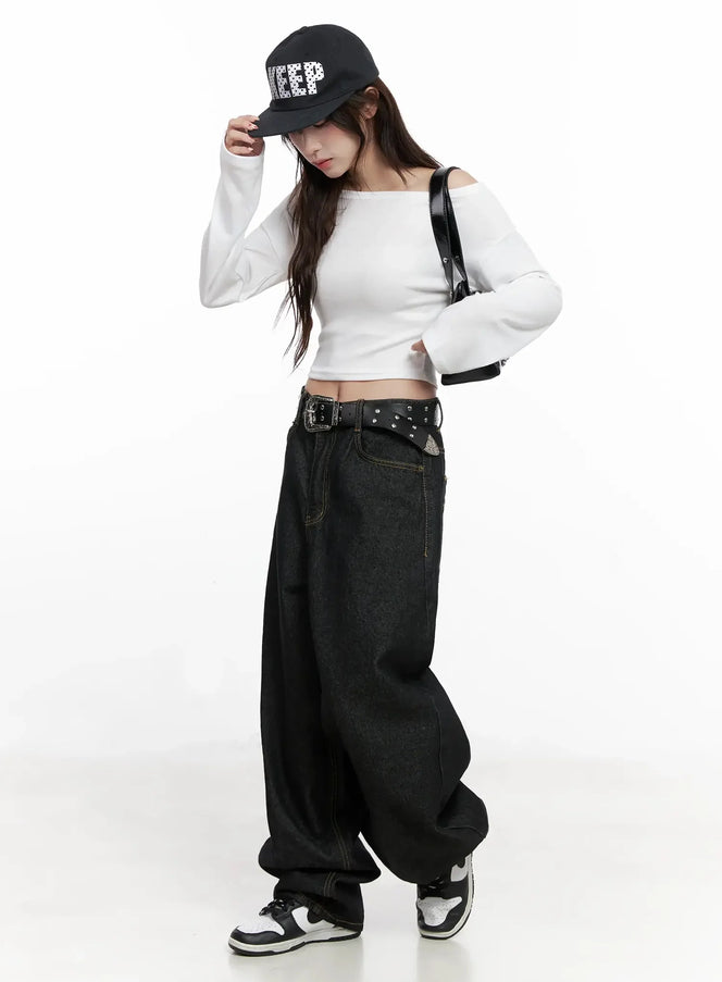 chic-off-shoulder-cropped-tee-in514 / White